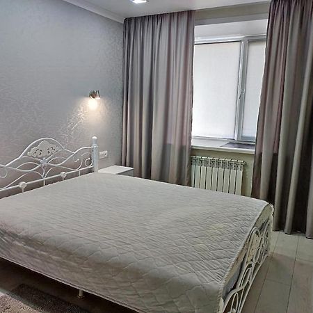 2Х Комнатные Апартаменты Vip На Назарбаева 44 Pavlodar Room photo